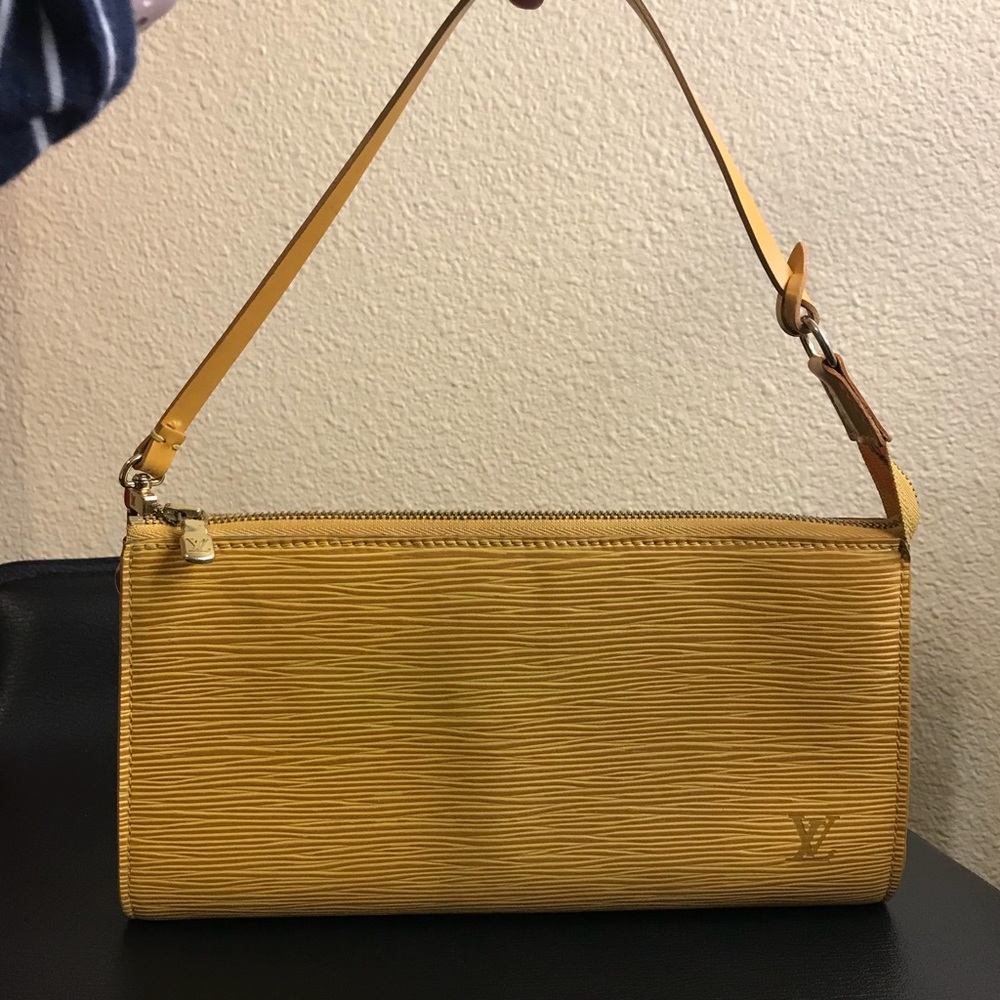 ❣️FINAL PRICE DROP❣️Louis Vuitton Purse